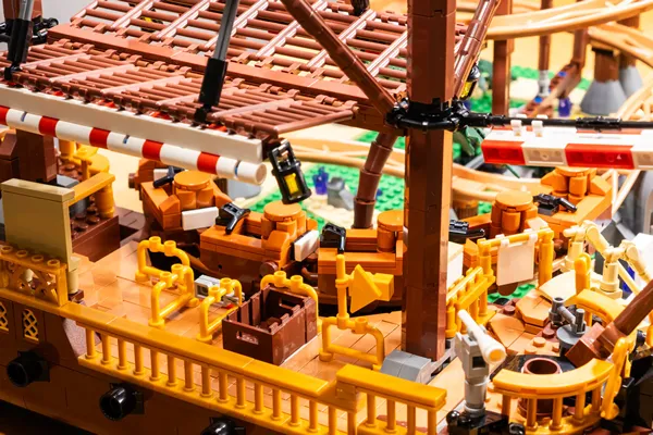 لگو مولد کینگ 11013 ترن هوایی مارپیچ Helix Roller Coaster