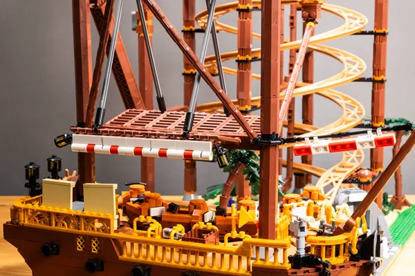 لگو مولد کینگ 11013 ترن هوایی مارپیچ Helix Roller Coaster