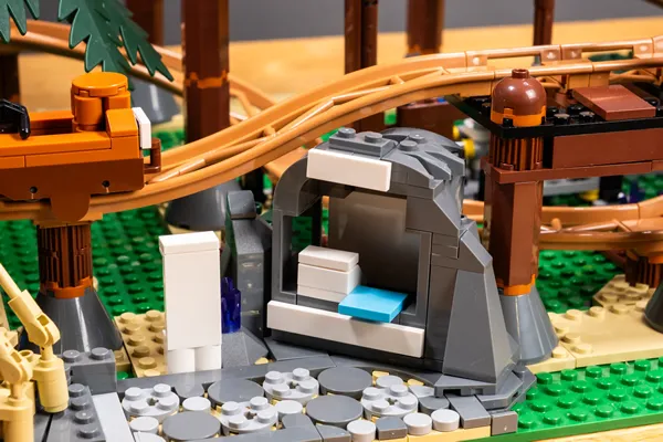 لگو مولد کینگ 11013 ترن هوایی مارپیچ Helix Roller Coaster