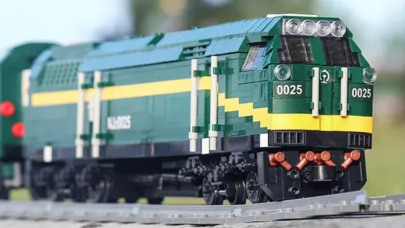 لگو مولدکینگ لگو مولدکینگ 12001 لوکوموتیو دیزلی Diesel Locomotive NJ2